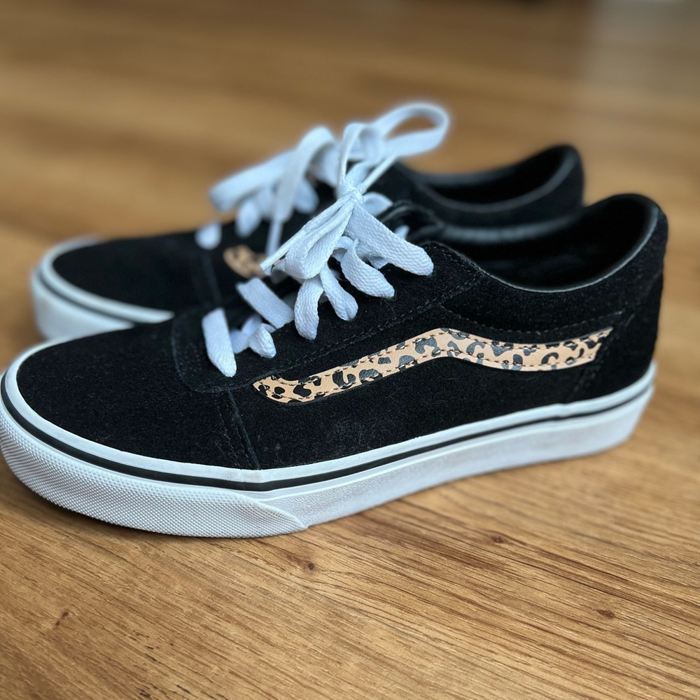 Vans cheetah print logo black suede missy size 4.5 womens size 6